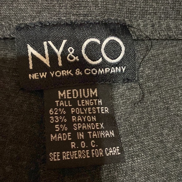 Used NY&CO a nice pair of sweatpants. 🤍 - Picture 5 of 11